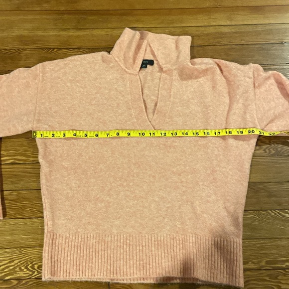 J Crew Collared V-neck sweater in Supersoft yarn - Picture 5 of 5